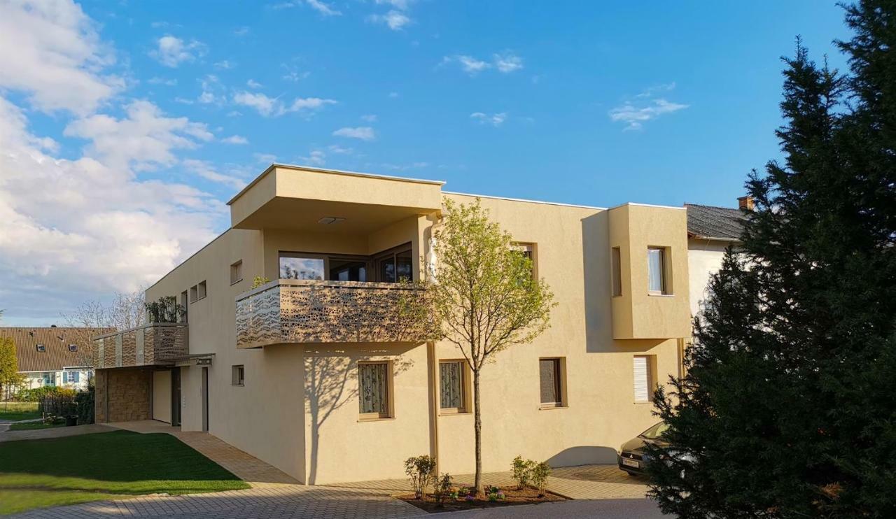 Pannonia Appartements نيوسيدل آم سي المظهر الخارجي الصورة